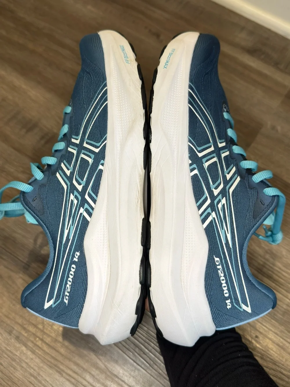 ASICS GT-2000 14 Athletic Running Sneakers in Sea White
